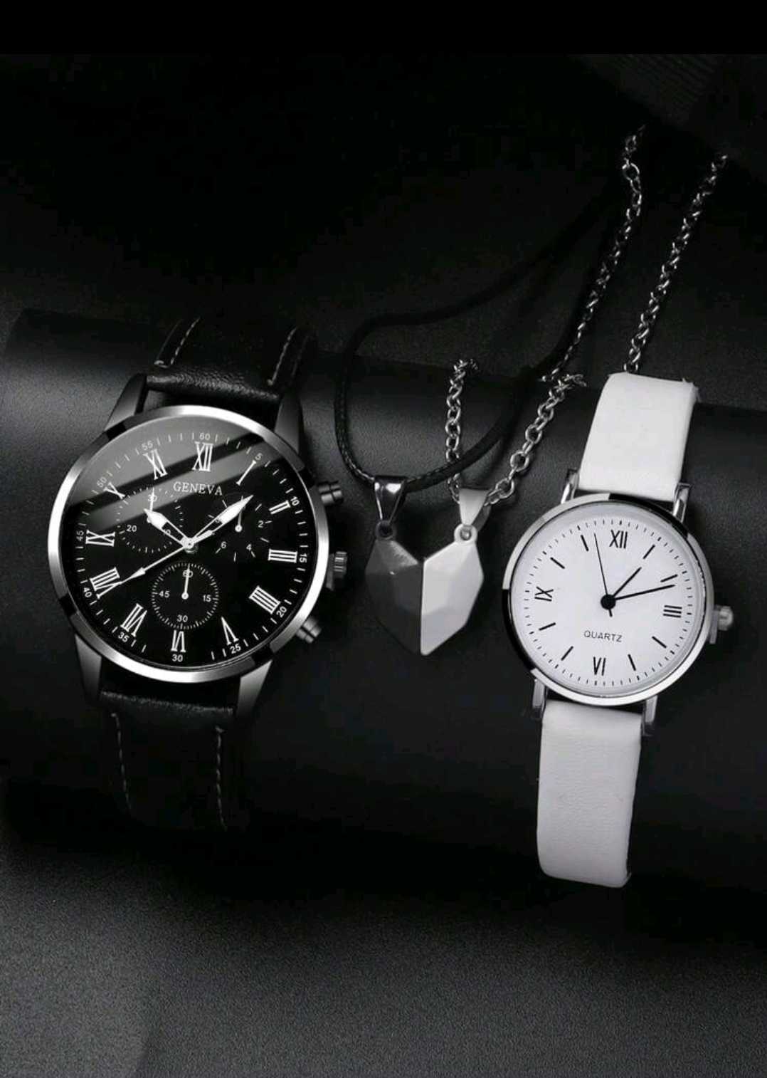 PAR DE RELOJES REDONDOS HOMBRE NEGRO Y MUJER BLANCO CON 2 PULSERAS MITAD DE CORAZON R9